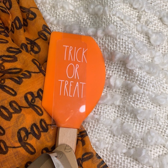 New Rae Dunn Halloween Spatula and Cookie Cutter - Picture 2 of 5